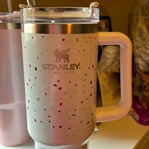 40oz Rare Stanley with very small imperfection pictured